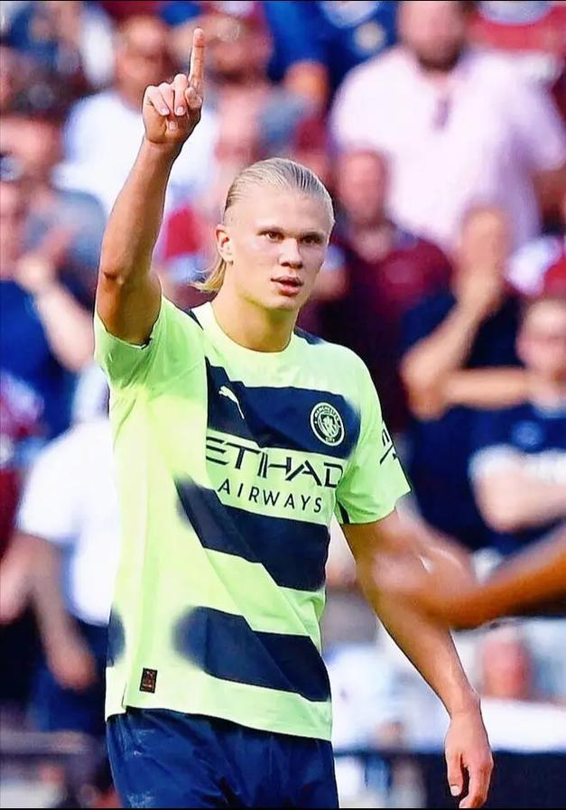 2.53米！麦克托米奈超C罗、奥纳丘，创最高高度倒钩进球（2.53米！麦克托米奈超越C罗和奥纳丘，刷新倒钩破门最高高度纪录）